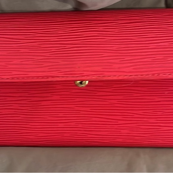 Authentic Louis Vuitton red Epi leather Sarah wallet - Picture 7 of 9